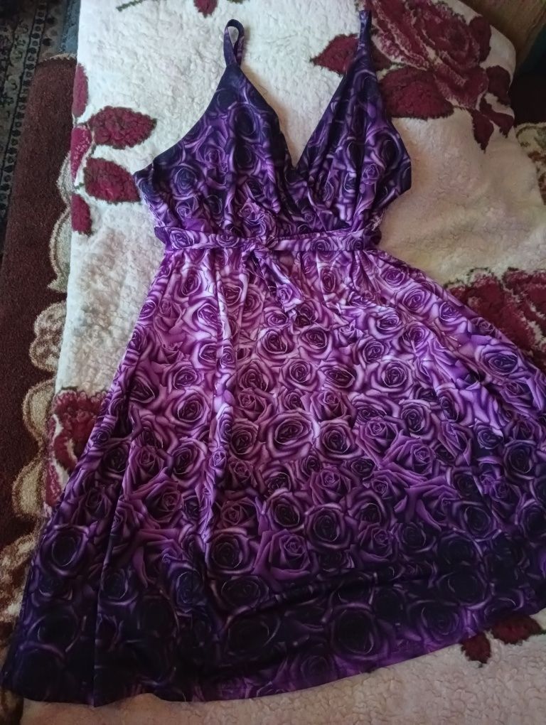 Piękna sukienka koktajlowa .