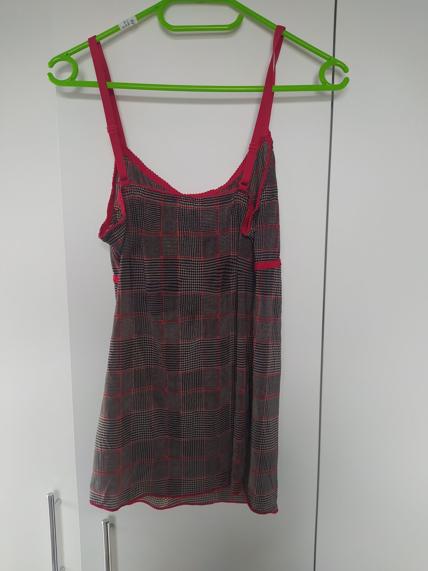 T-shirt damski na szelkach