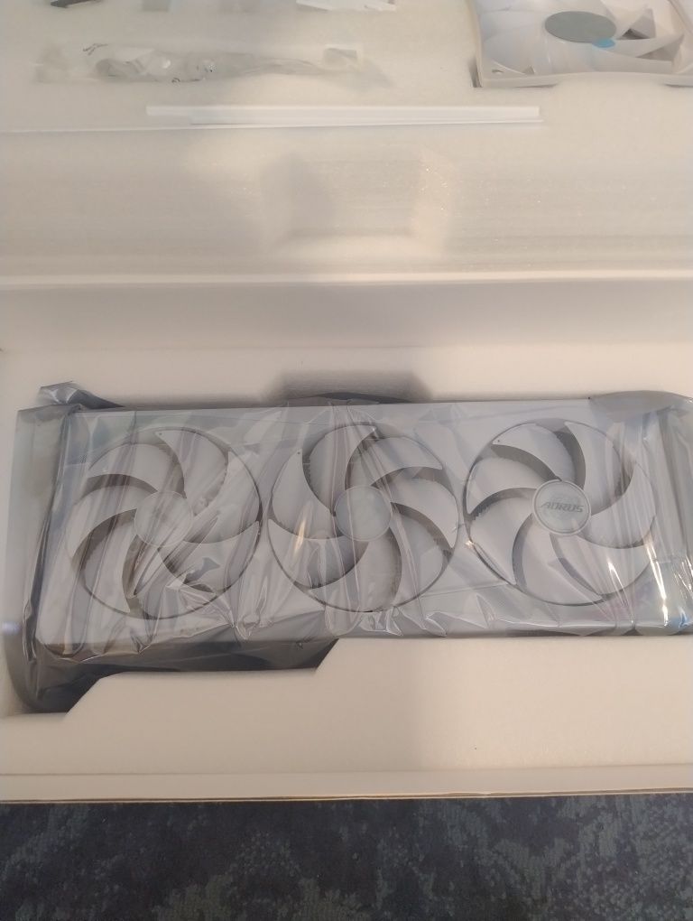 Gigabyte GeForce RTX 5080 AORUS Master Ice 16GB GDDR7