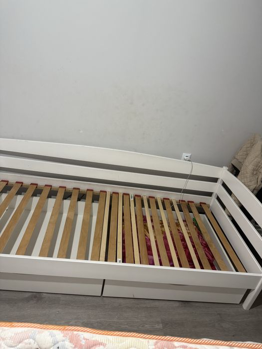 Меблі спальні. Білого кольору