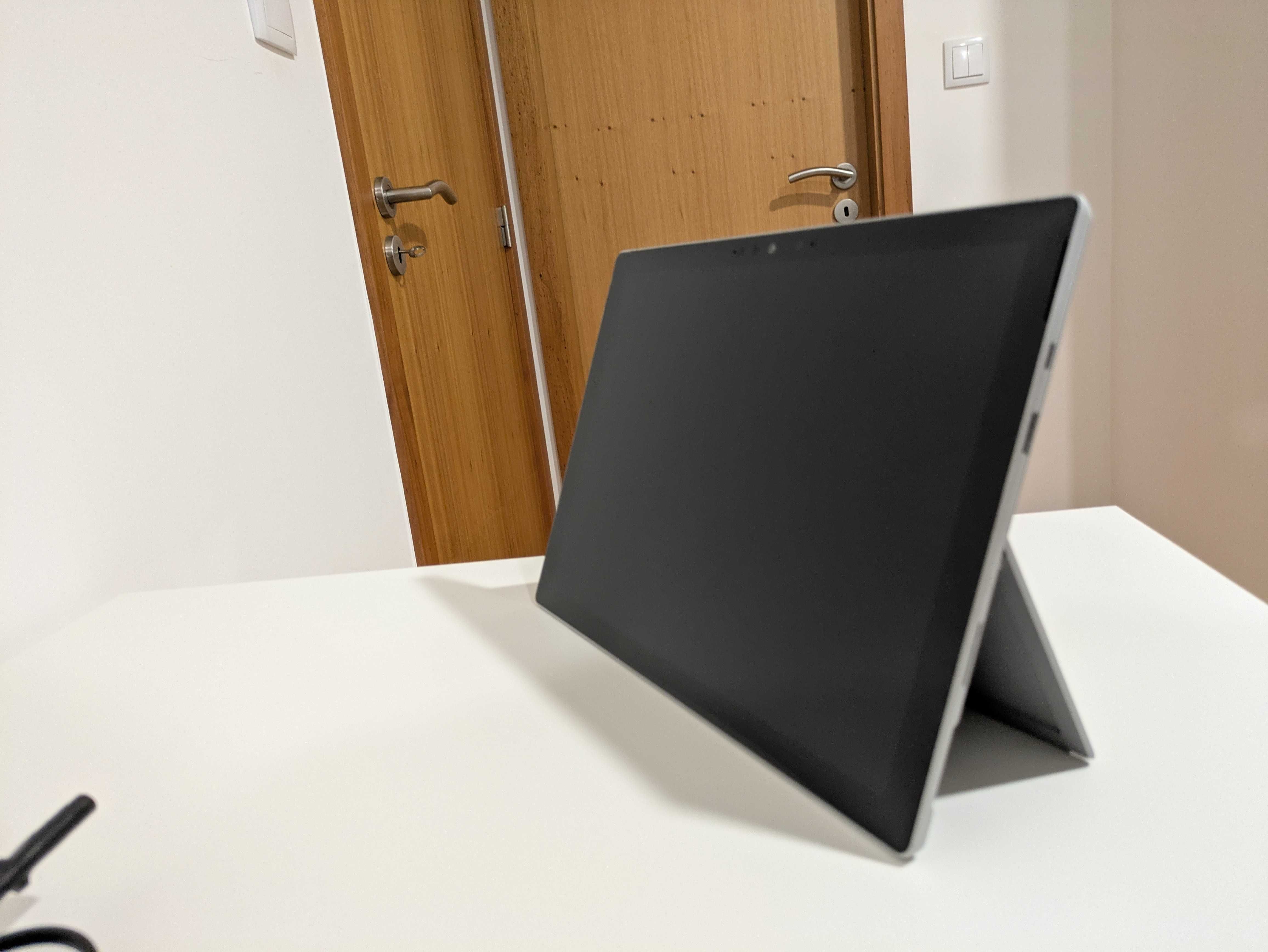 Surface Pro 7 - Intel Core i3, 4 GB RAM, 128 GB SSD - Teclado oficial
