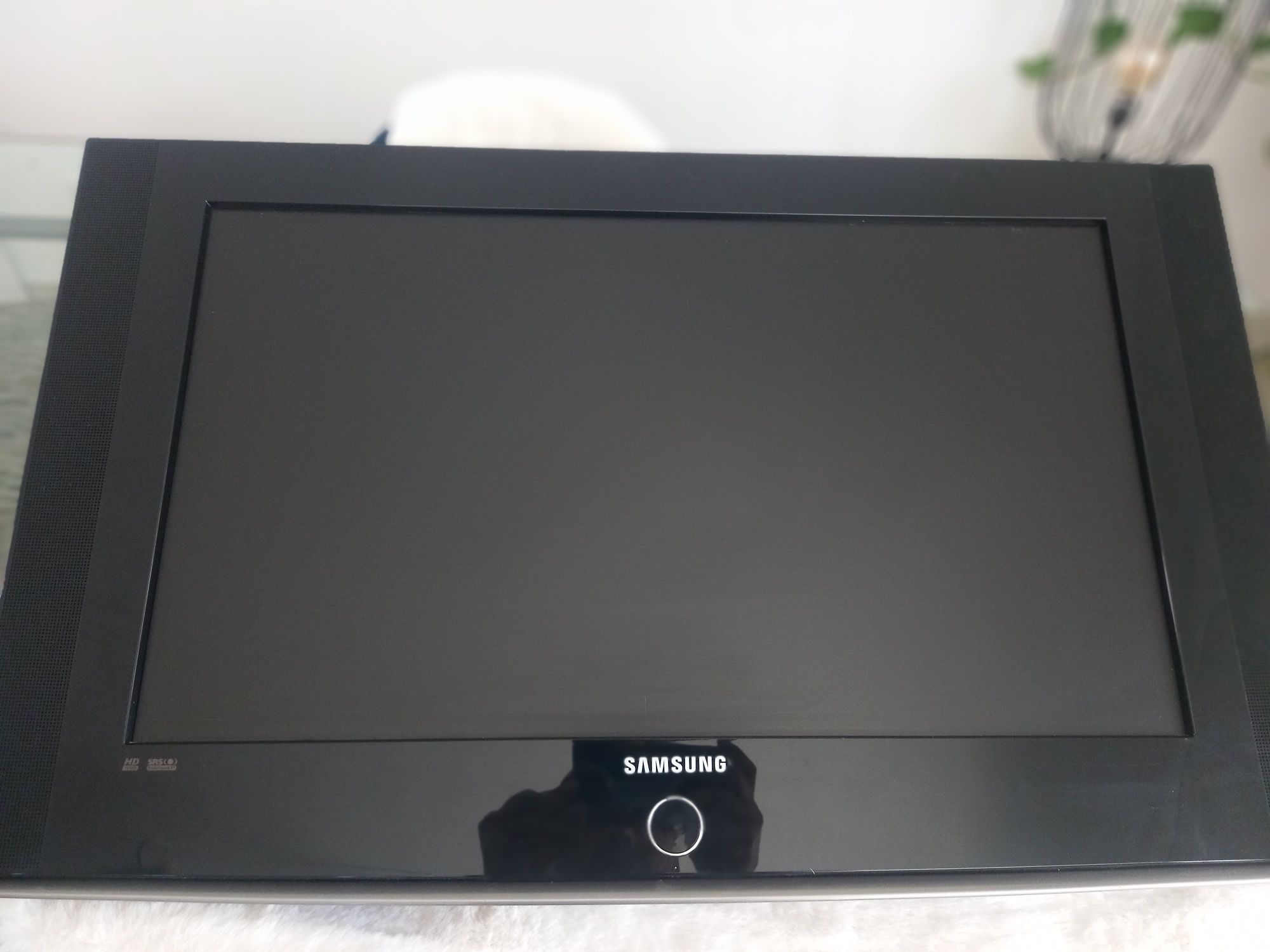 Televisão lcd com suporte de parede