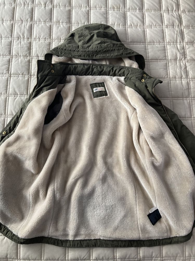 Zielona khaki parka kurtka płaszcz z kapturem i futerkiem w środku H&M