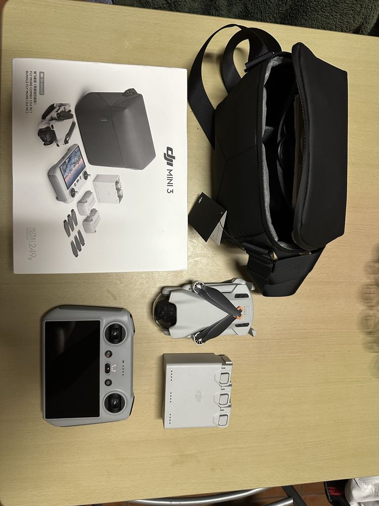 Drone DJI Mini 3 Fly More Combo + DJI RC