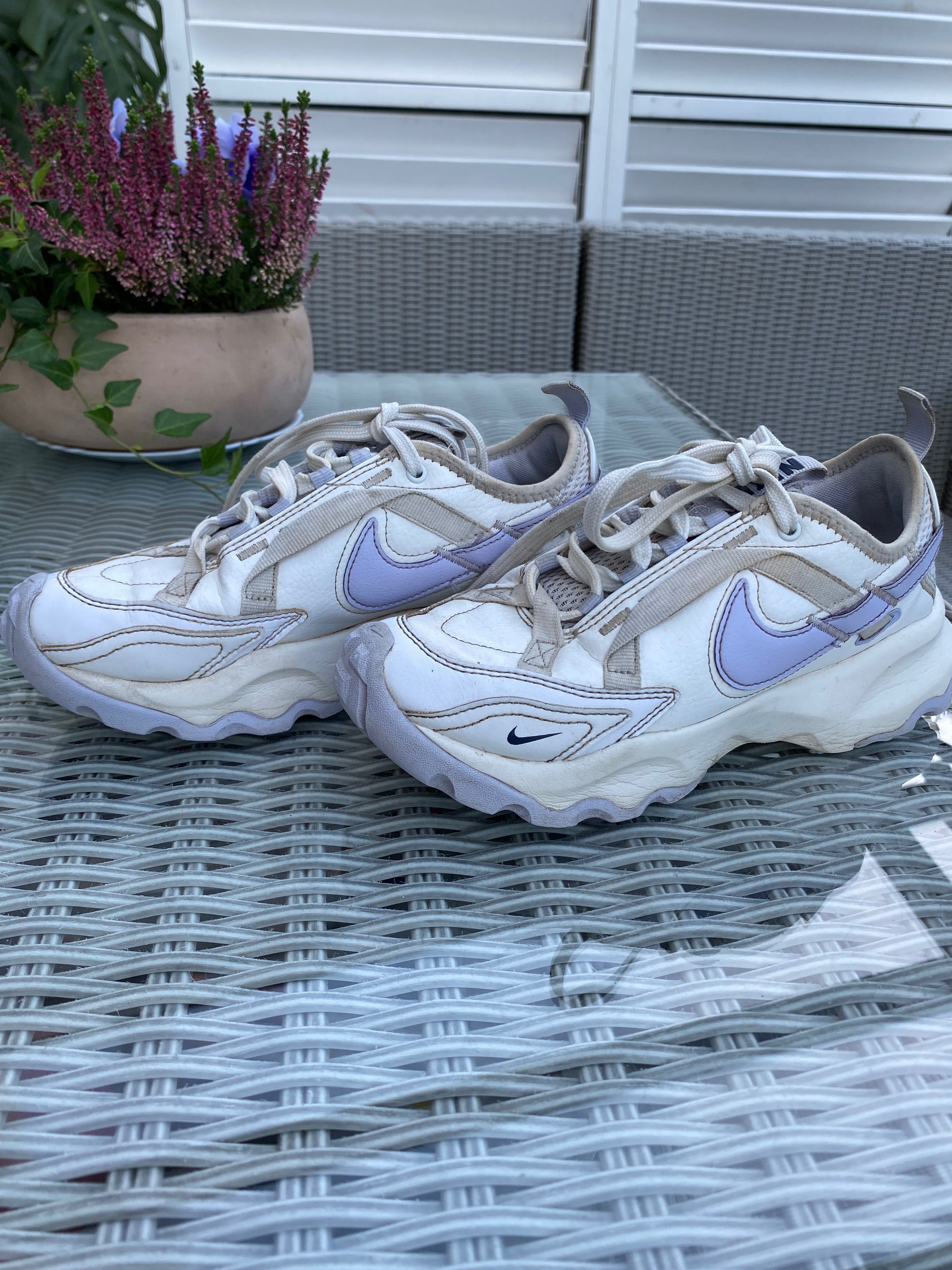 Buty dziewczęce Nike rozm. 36