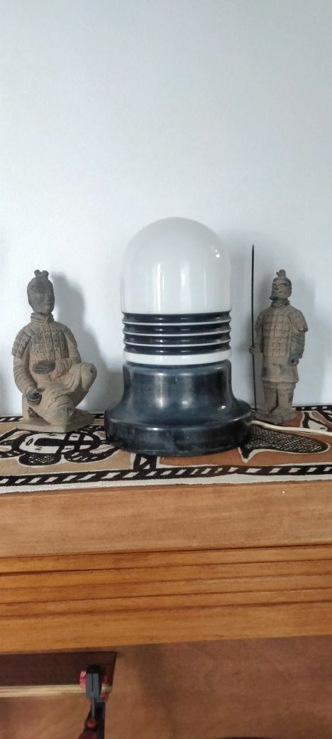 Candeeiro de mesa todo em vidro