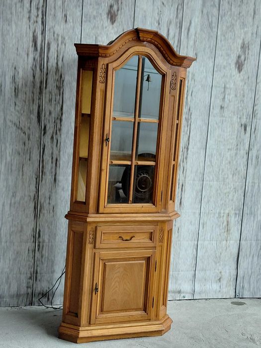 witryna narożnikowa  /  957