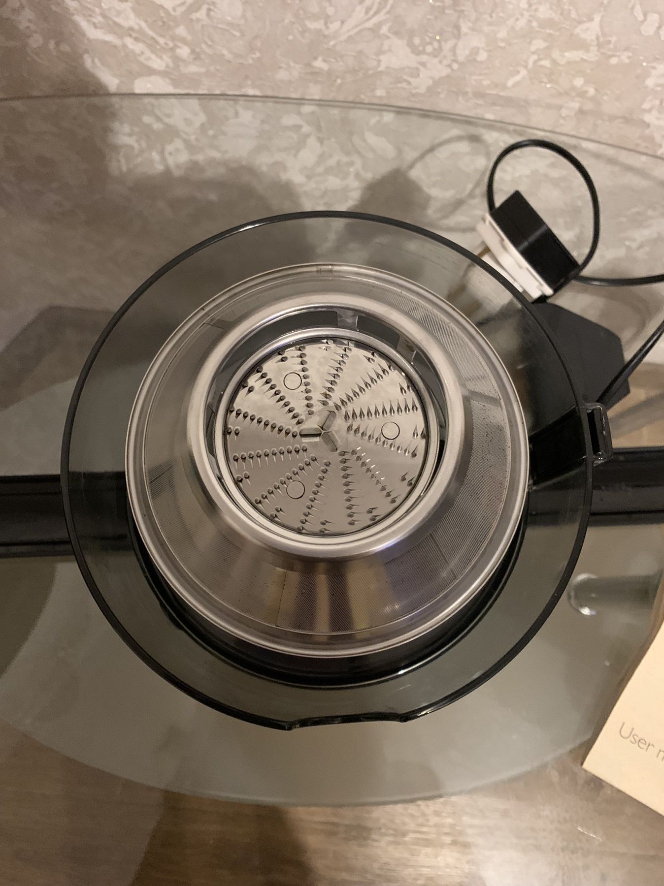 Продам электрическую  соковыжималку Philips HR1832/01/AJ