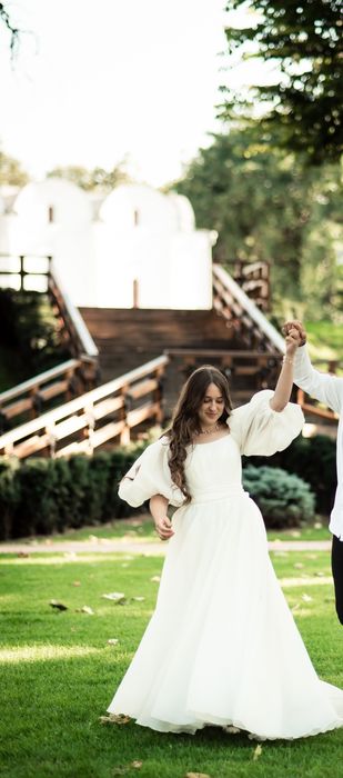 Весільна сукня , дуже гарна та ніжна