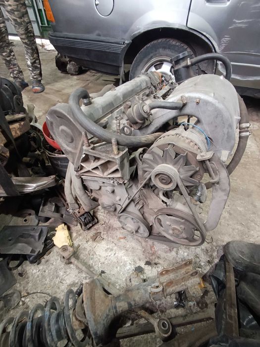 Генератор Пежо 405 Насос гур Peugeot 405 Генератор Пєжо