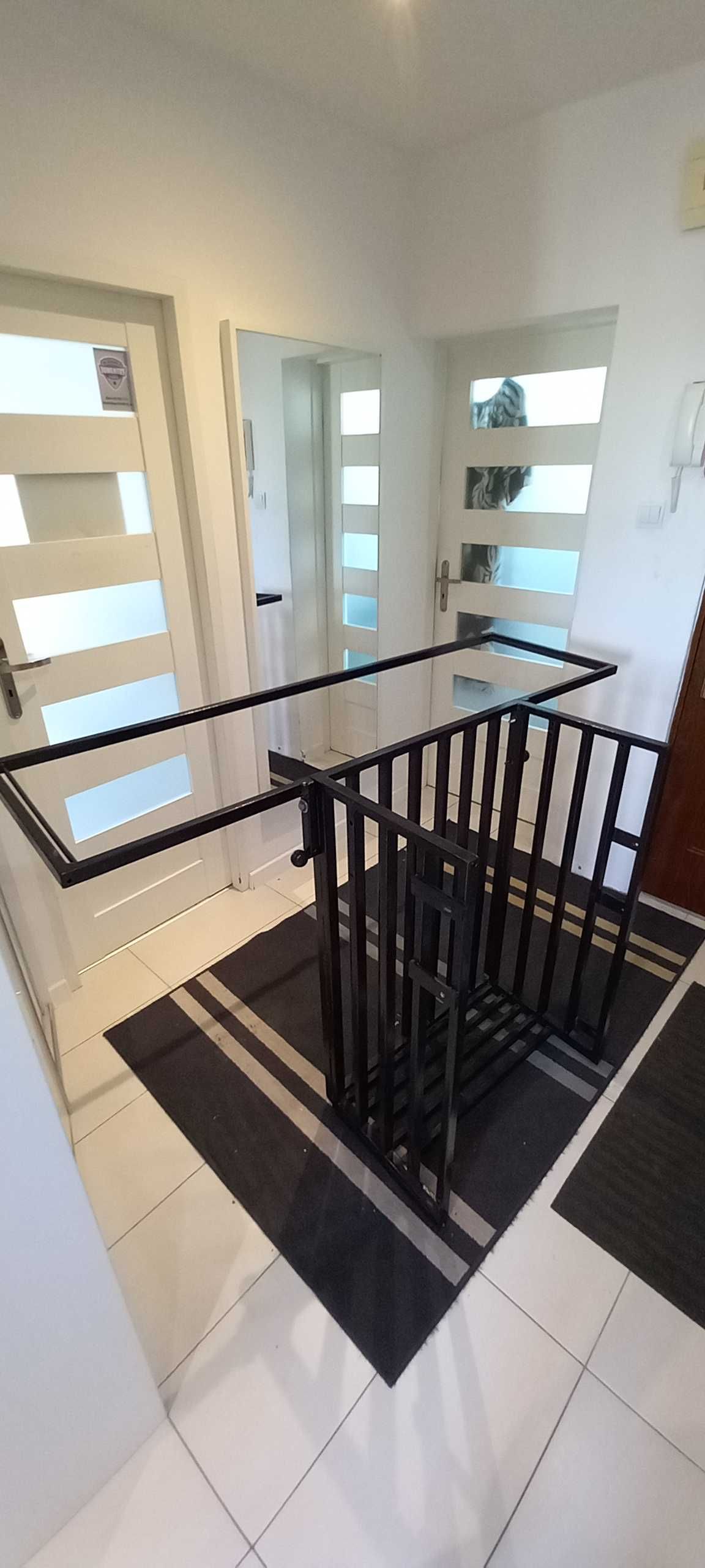Mały balkon z suszarką