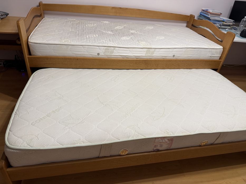 Два полуторні ліжка з матрасами