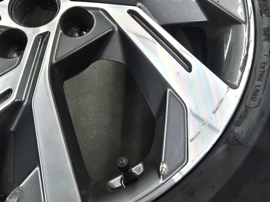 Kia Stonic felga 17" koło 4x100 6.5J ET49 205/55 5mm 24r