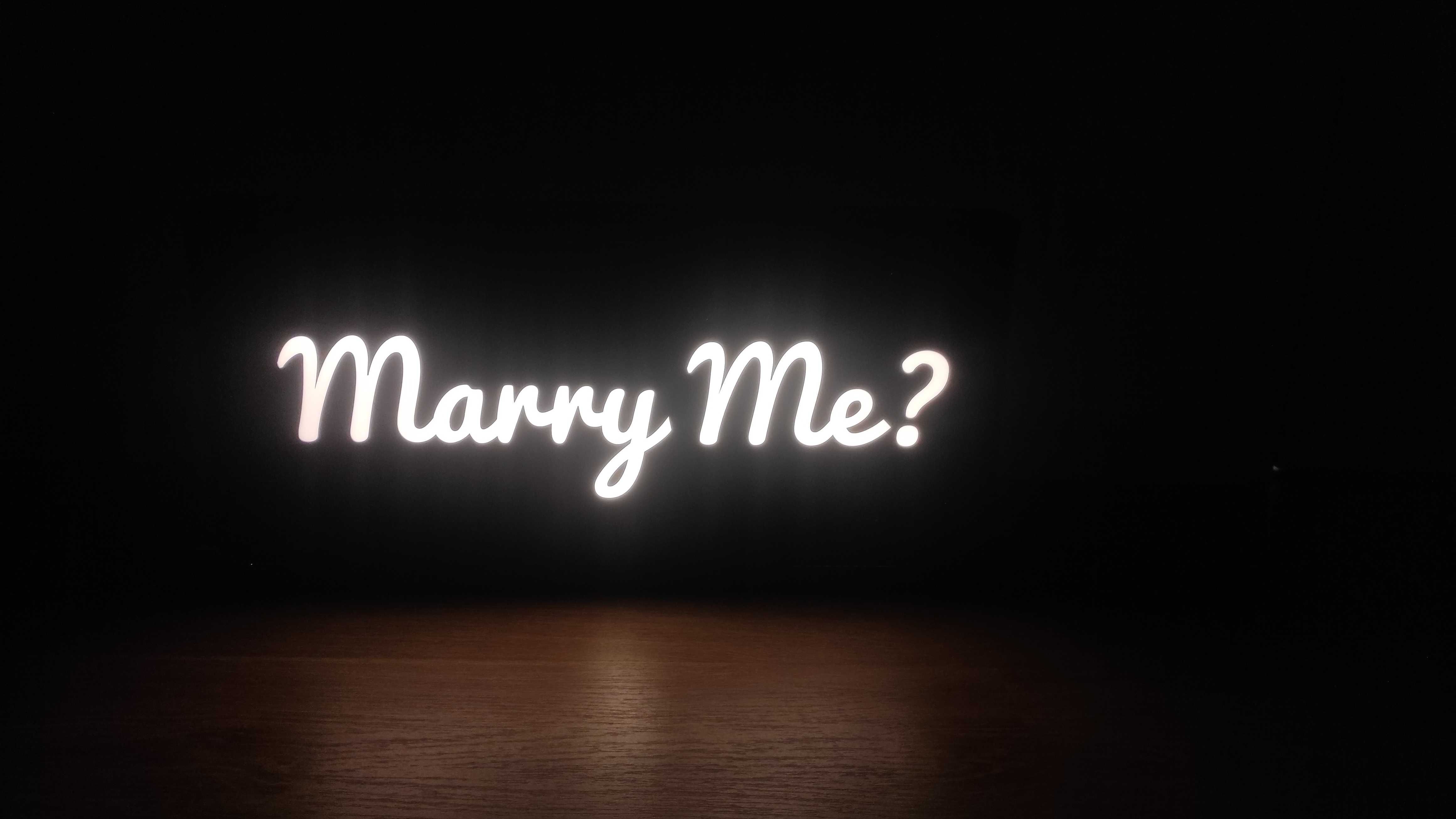 Letreiro Luminoso "Marry me"