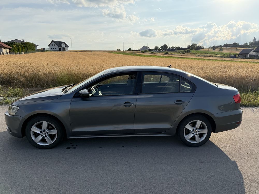 Volkswagen Jetta 1.6 TDI 2011r 105KM