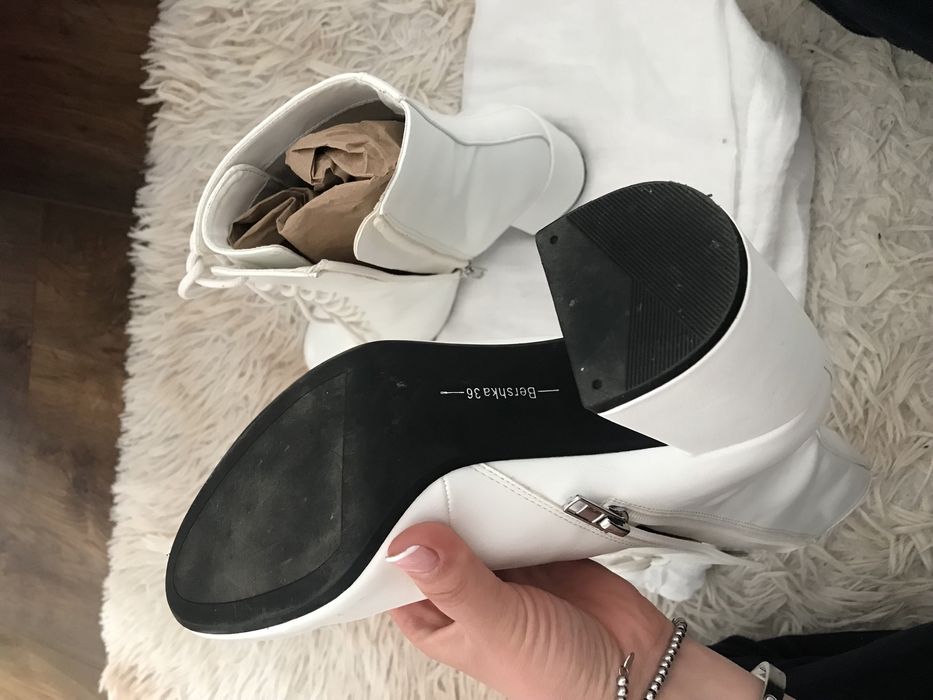 Bershka ботинки черевики білі