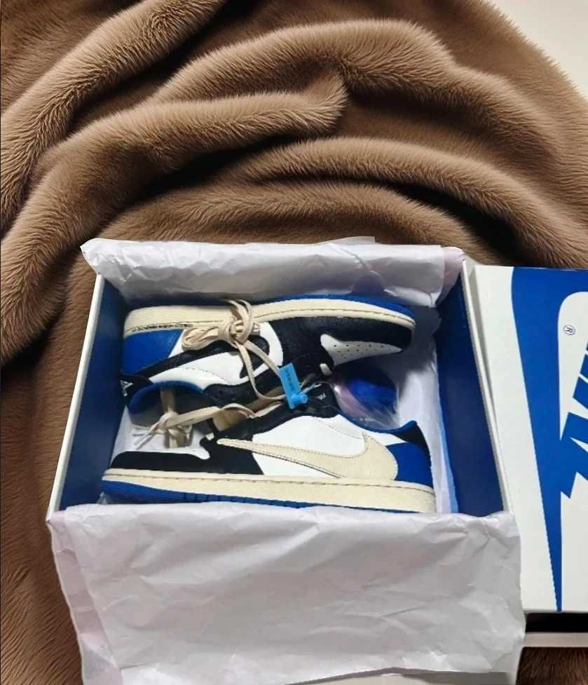 Buty Jordan1RetroLowOGSPFragment x Travis Scott sportowe rozmiar.44