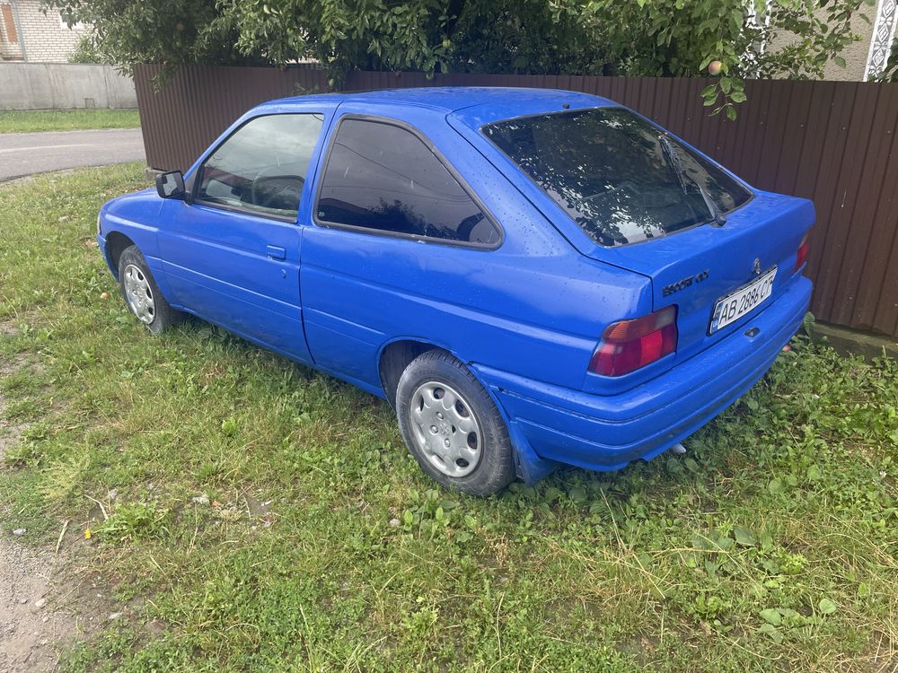 Ford escord 1992 рік . Газ.