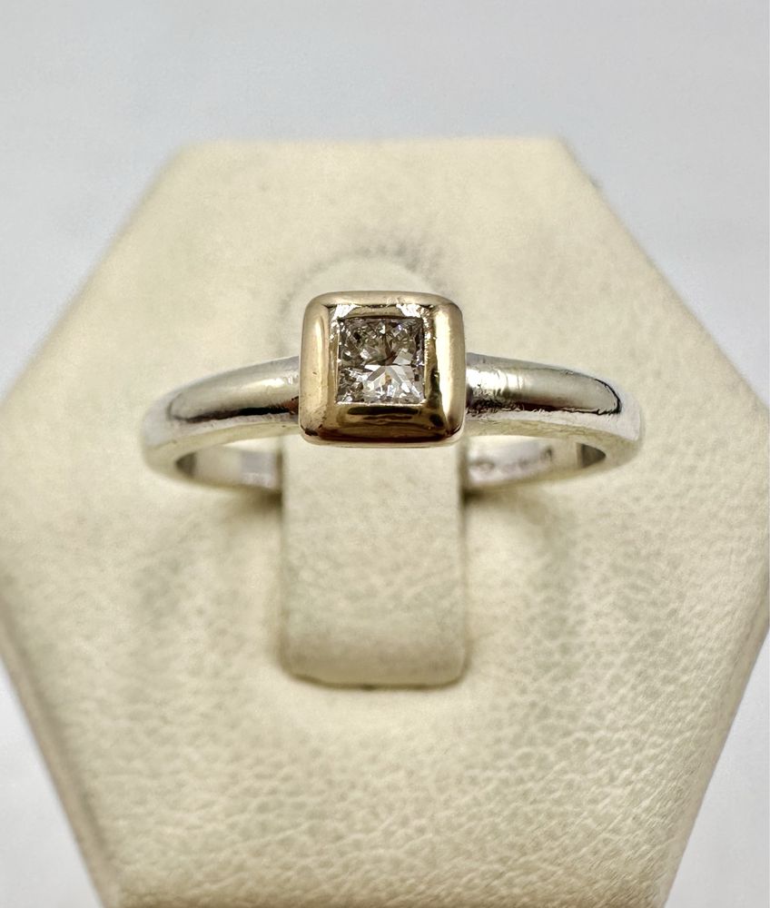Złoty pierścionek z diamentem princessa 2,7mm