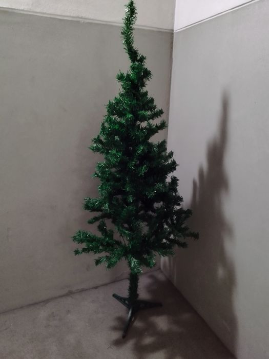 Arvore de Natal.  Mede 1, 60