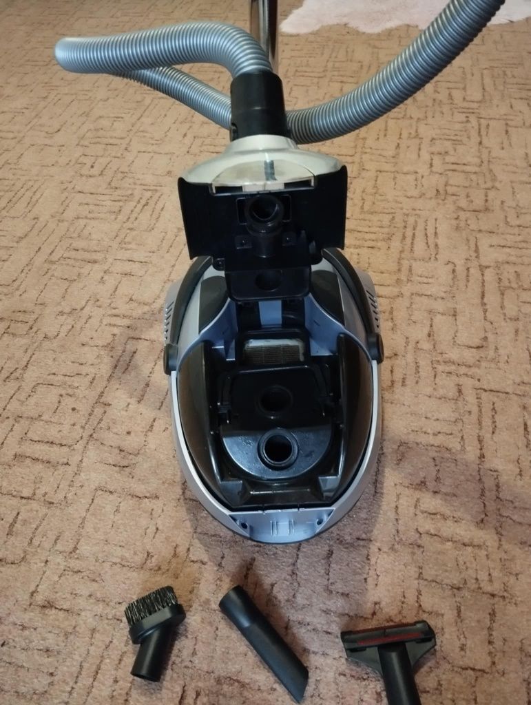 Пилесос Vitek 1800W