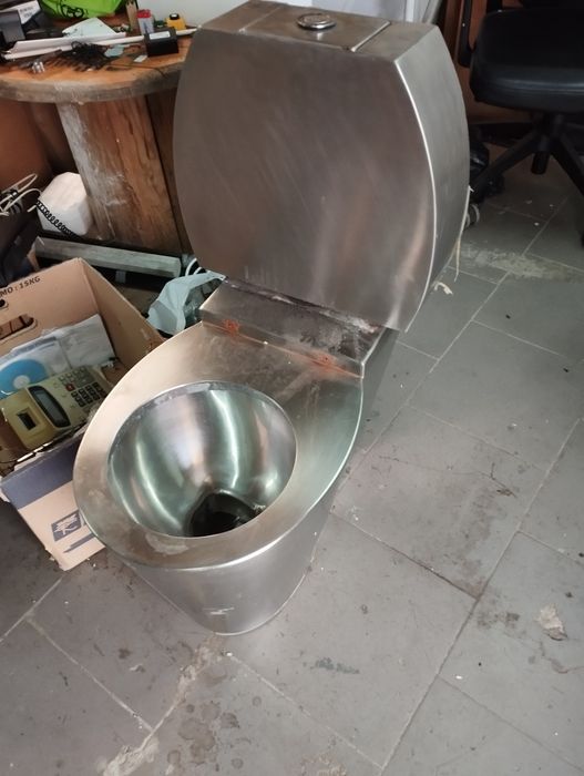 Sanita em inox com autoclismo