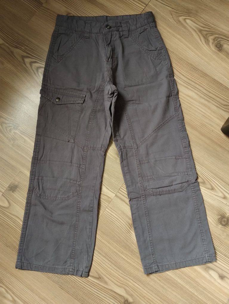 Джинси на 8-9 років. Чудовий стан.М'які та комфортні!
250 грн
09775718