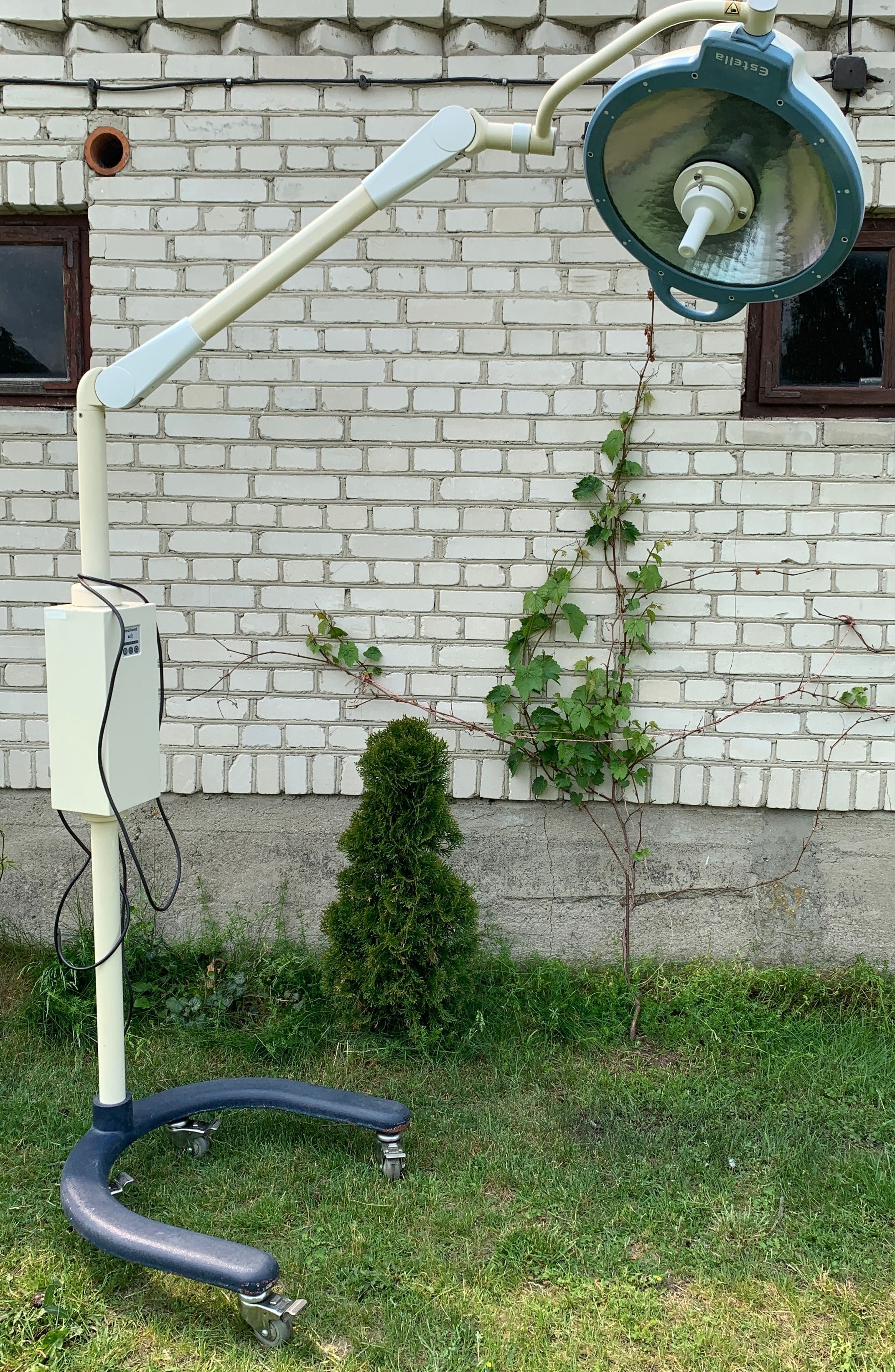 Lampa zabiegowa jezdna Mediland Estella