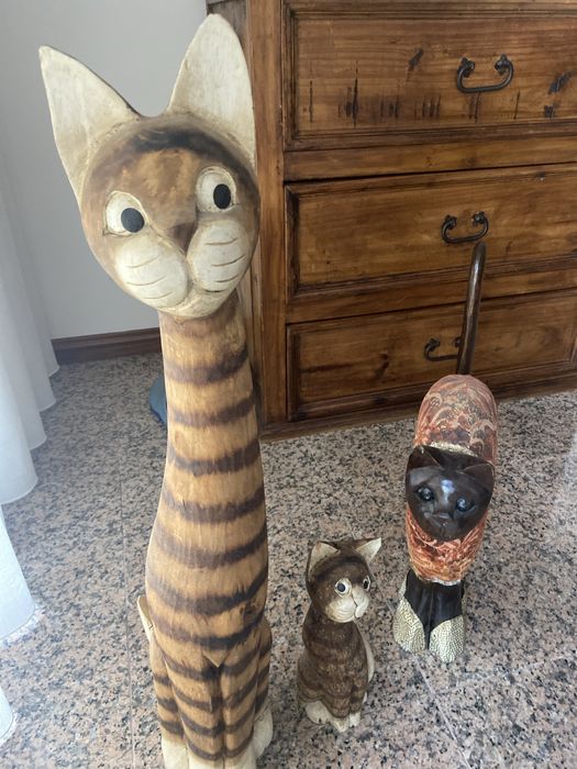 Gatos em madeira