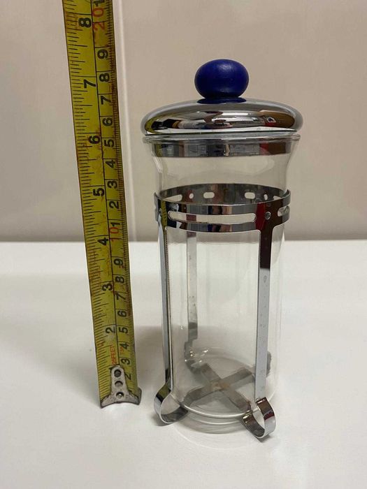 Caixa em vidro com tampa metálica