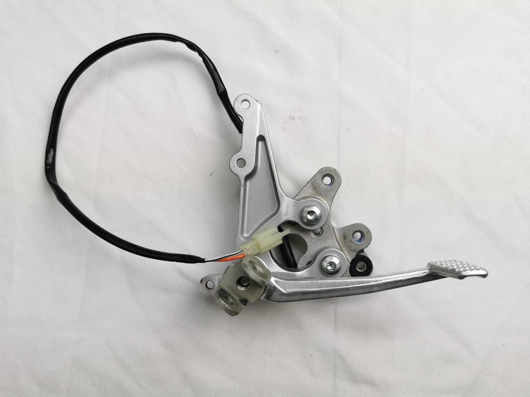Set podnóżek dźwignia hamulca Suzuki GSXR 1000 jak NOWA