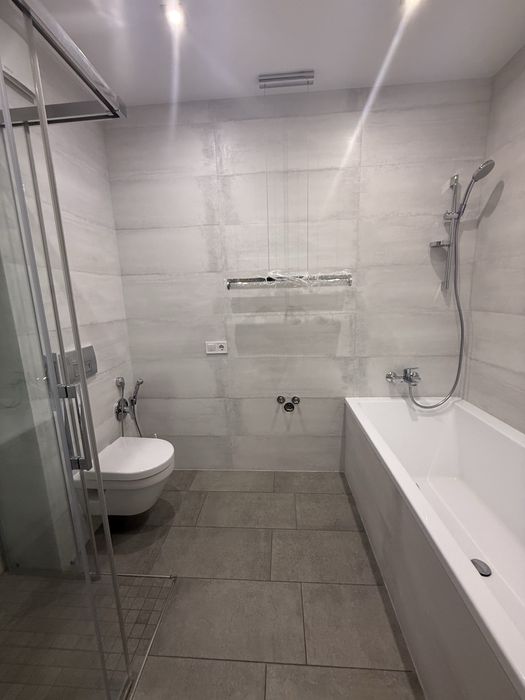 Продаж квартири з видом р.Дніпро вул.Жужоми