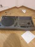 Gramfon z radiomagnetofonem firmy SHARP