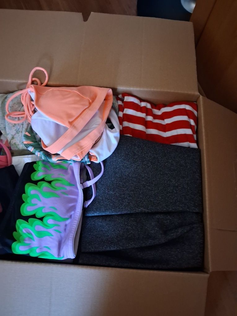 Box karton ubrań damskich