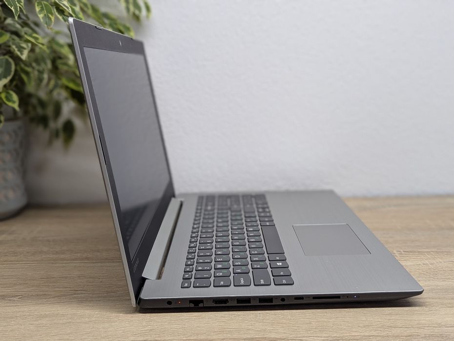 Продам класний, 4-х ядерний ноутбук Lenovo 330-15IKB