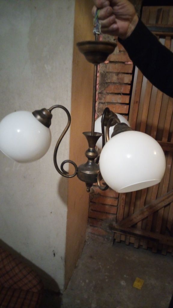 Lampa stylowa żyrandol trójramienna z kloszami 2szt