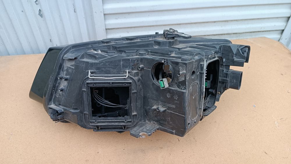 Vendo farol direito de Audi Q5 xenon ano 2009/12