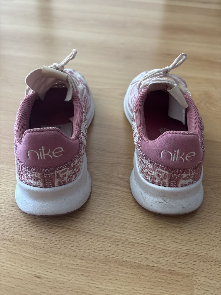 Tennis Nike 38 igual a Novo