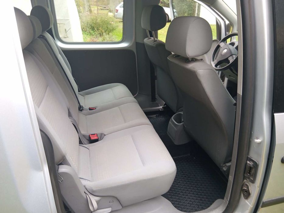 sprzedam samochód  vw Caddy 1,9 tdi 55kw  2010