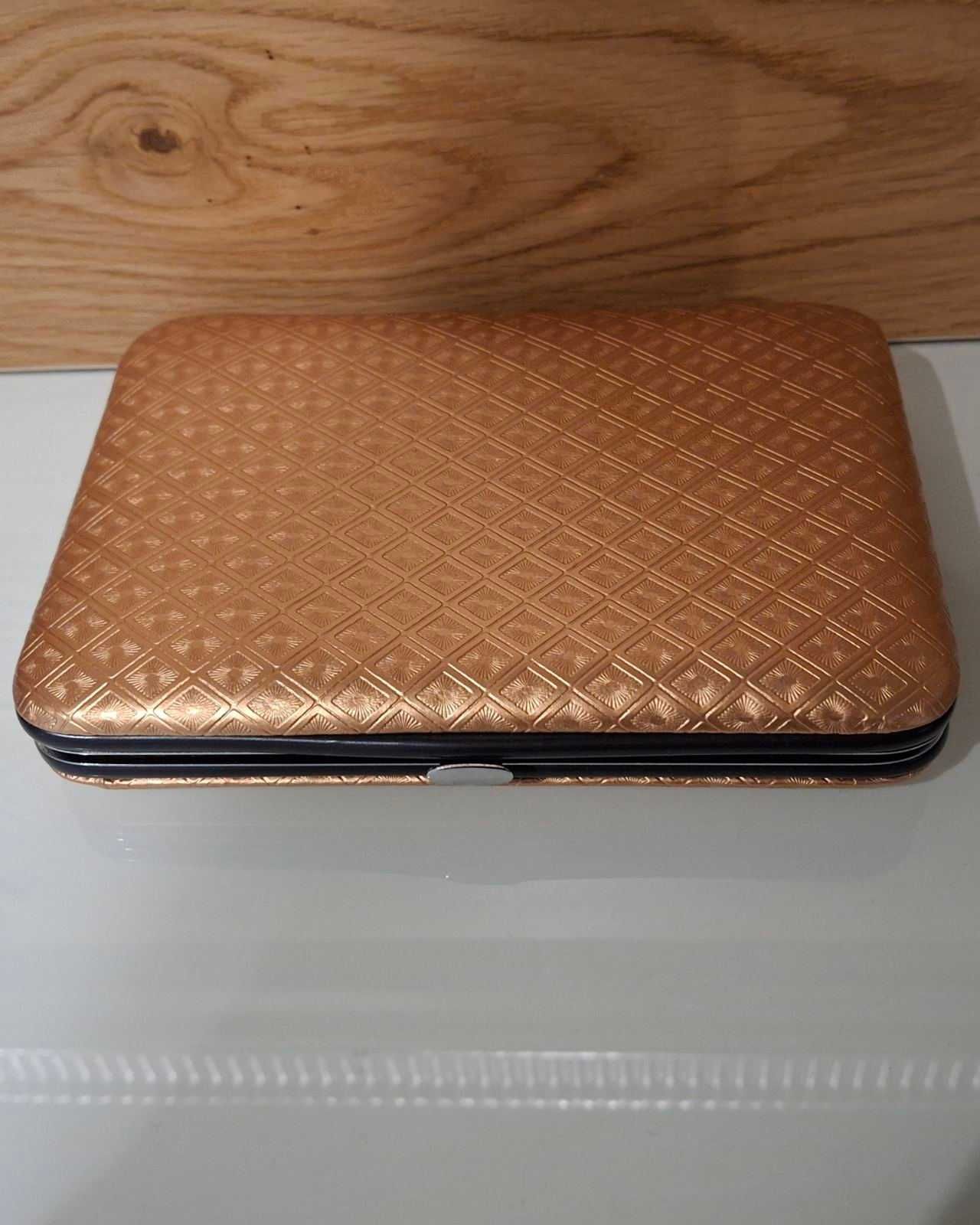 Zestaw do manicure 23szt złote etui
