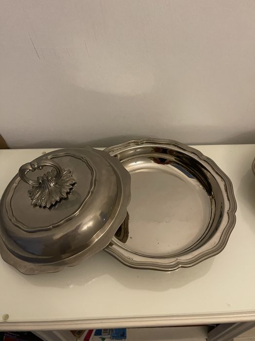 Par de pratos cobertos cromados