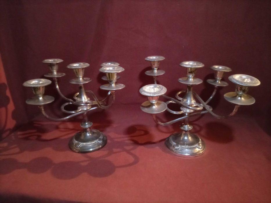 Conjunto de 2 castiçais de 5 braços banhados a prata antigos