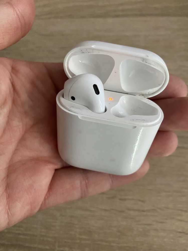 sluchawka airpods z pudelkiem