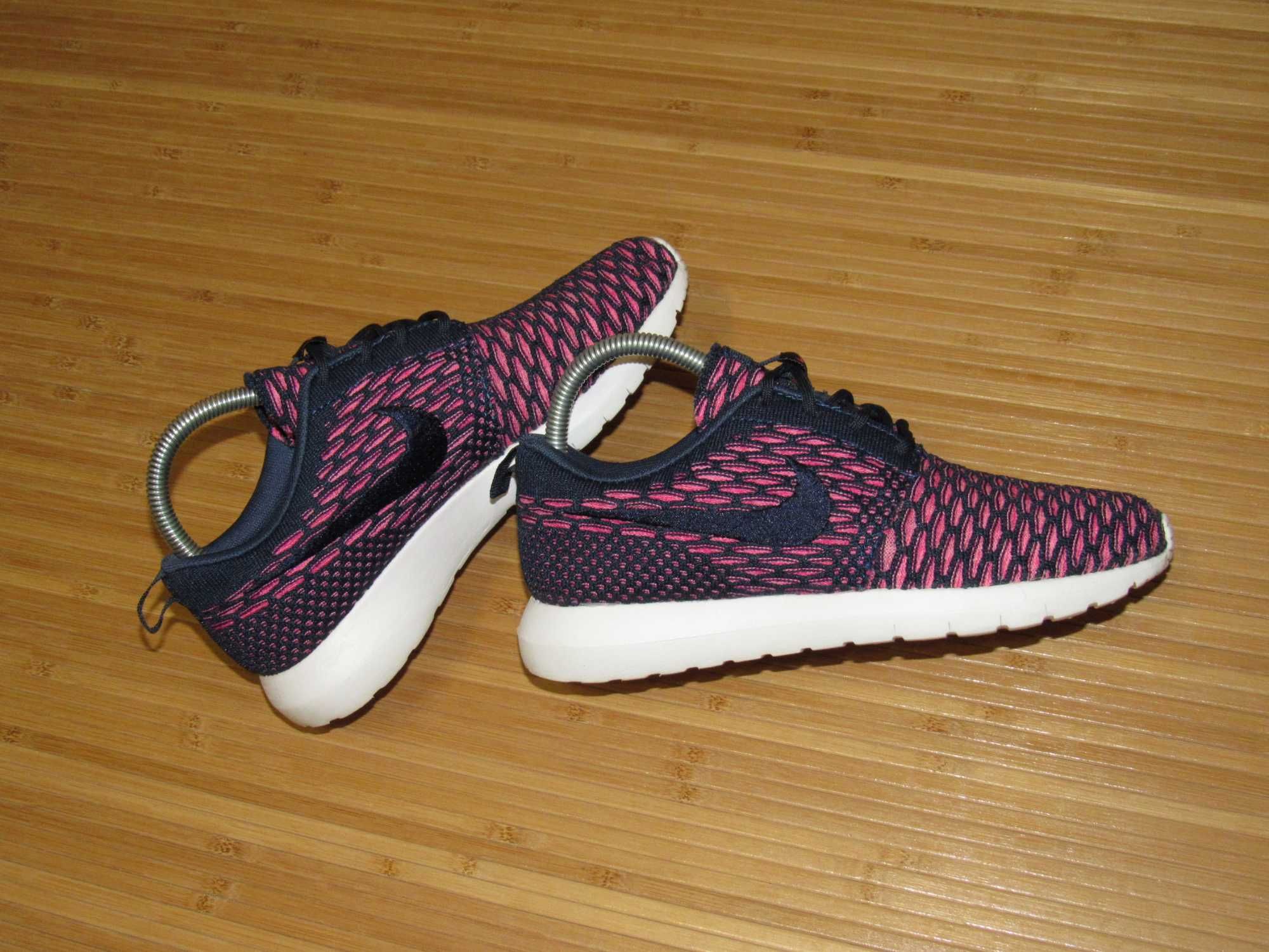 Кросівки Nike Roshe Run Flyknit; EUR-37,5; ус-ка 23,5см