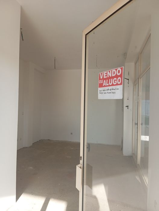 Loja à venda em Barcelos , investimento ou negócio próprio .