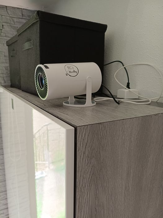 Ekran projekcyjny plus projektor