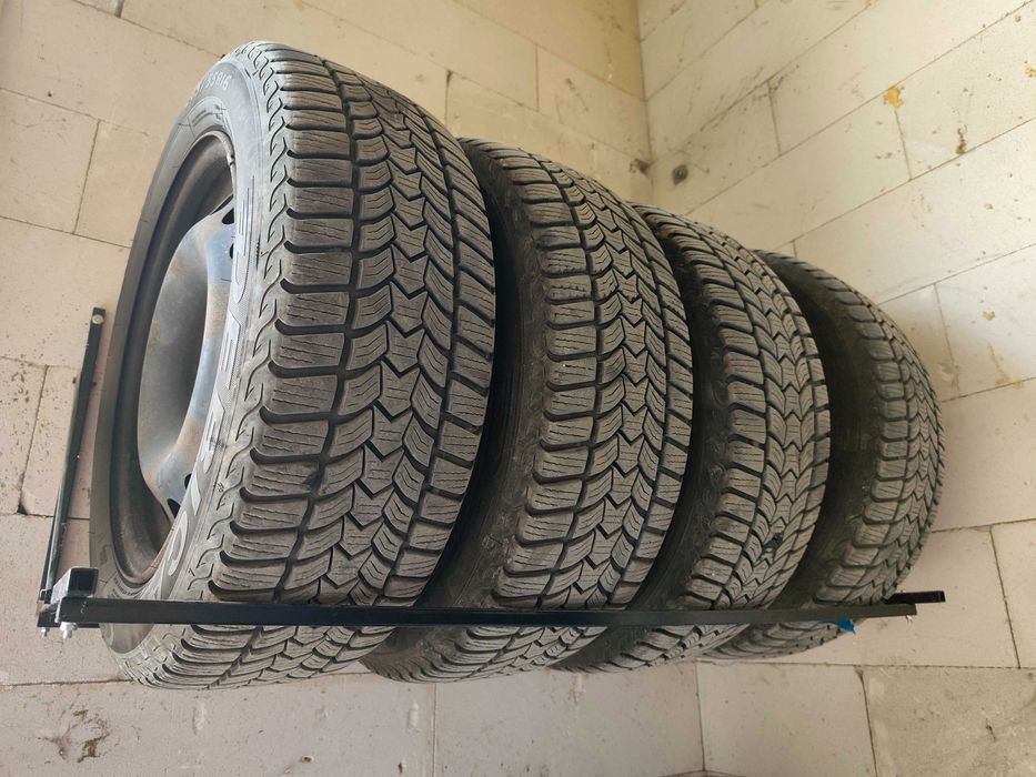 Całe koła zimowe rozmiar 205/55/16 z 2019 bieżnik 7mm