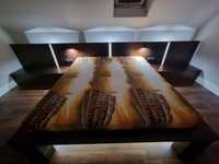 Duże drewniane olchowe łóżko z podświetleniem LED