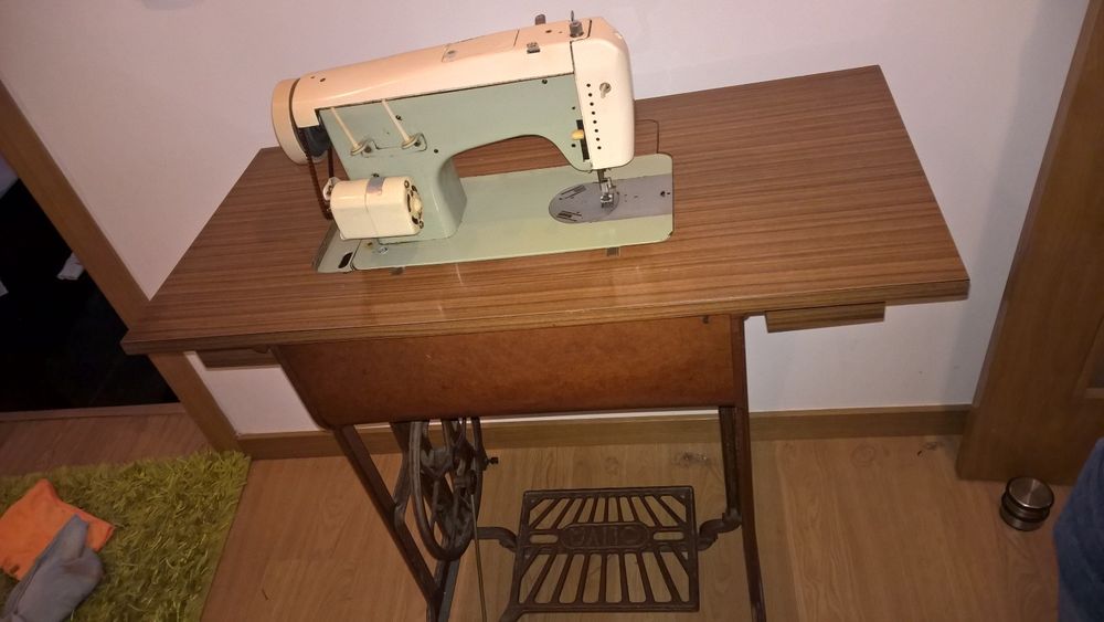 Maquina costura SINGER