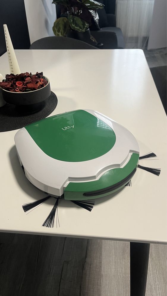 Робот-пилосос Utty RVC-01
